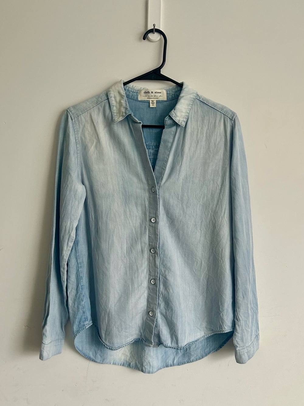 Anthropologie Cloth & Stone Light Blue Tencel Chambray Button-Up Size S